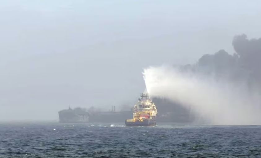 Choque y posterior incendio de un carguero y un petrolero en el mar del Norte genera alarmas