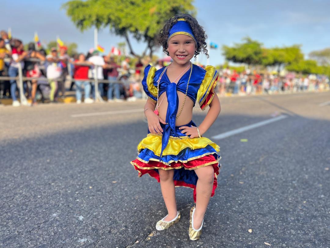 Carnaval de Corpozulia: Carrozas, comparsas y pequeños luciendo sus disfraces en Bella Vista