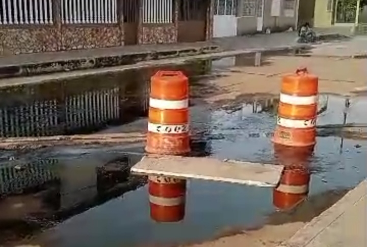 Brote de aguas negras afecta el sector Jorge Hernández