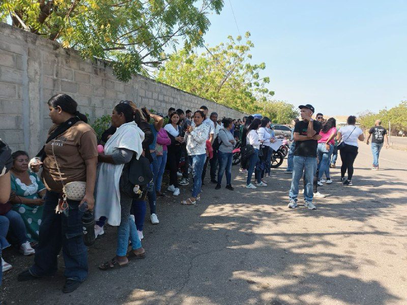 Jóvenes zulianos se inscriben para votar y piden más tiempo para el registro electoral