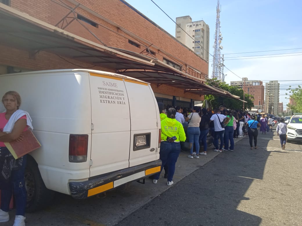 Cierran acceso al SAIME de Valle Frío por el gentío que hay para sacarse la cédula