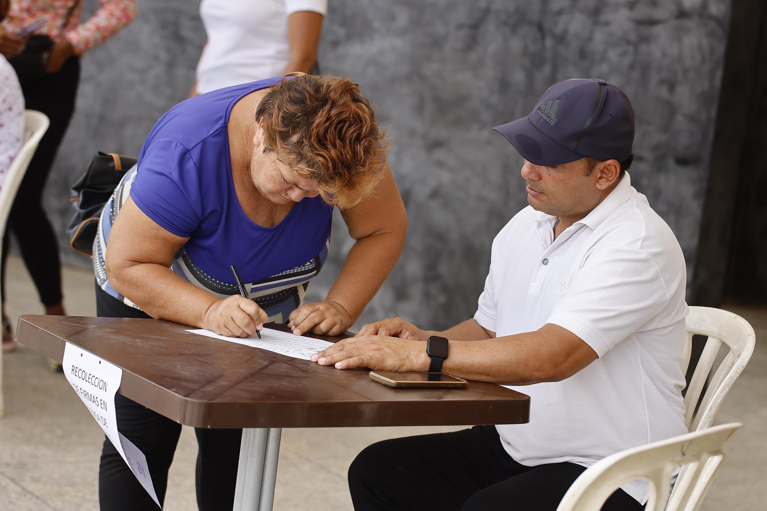 Zulianos recolectaron firmas para rechazar la detención de migrantes venezolanos en El Salvador