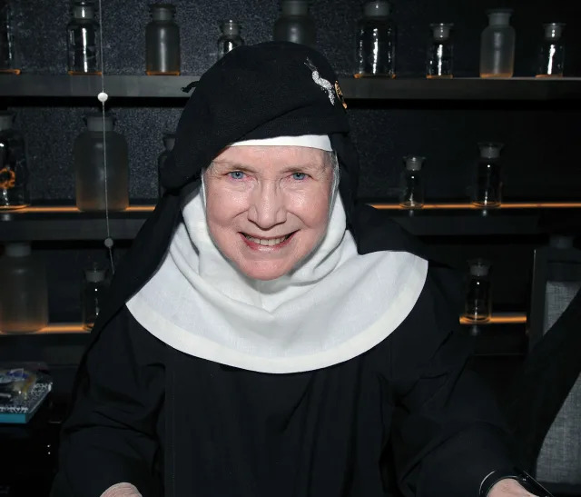 Dolores Hart, la actriz que abandonó la cima de Hollywood para ser monja