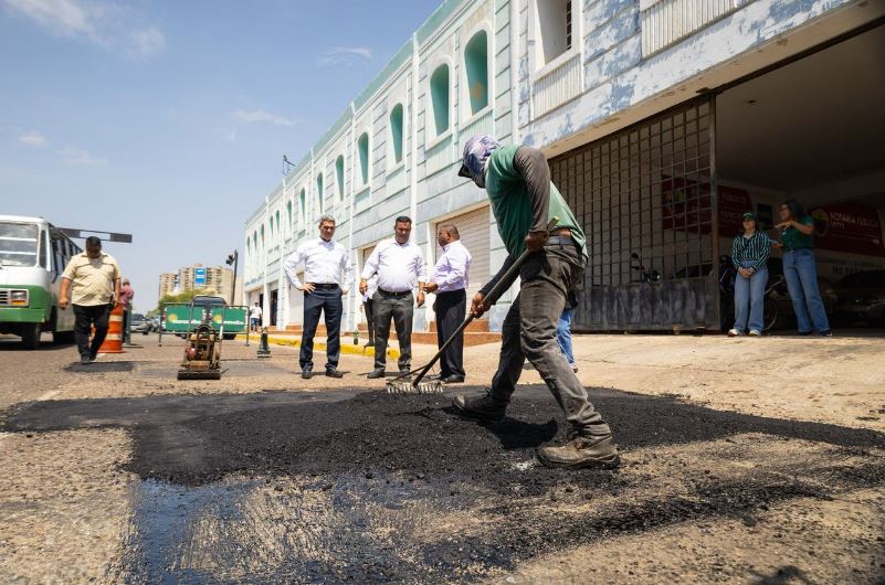 Plan rápido de bacheo de la Alcaldía de Maracaibo llega a la Calle Derecha