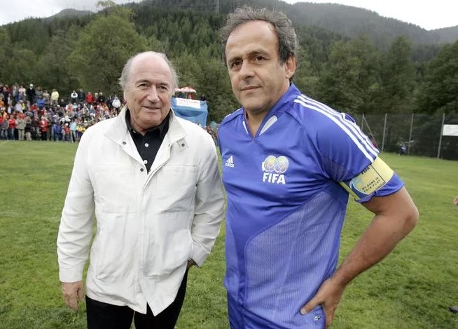 Fiscalía de Suiza insiste que Blatter y Platini estafaron a la Fifa