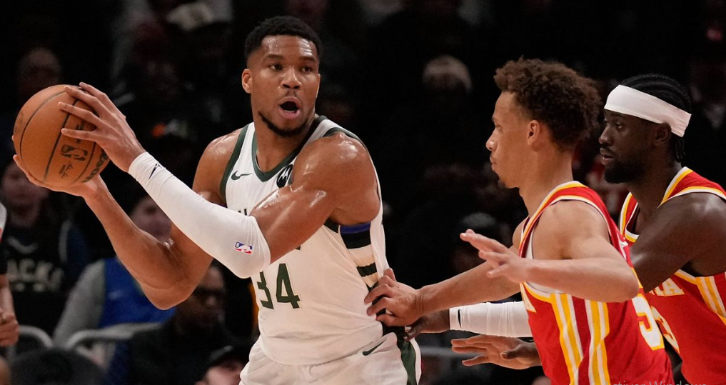 Los Bucks vencen a Hawks al ritmo de Antetokounmpo