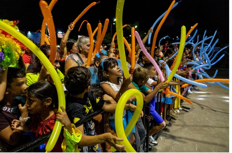 Desfile de comparsas de la Alcaldía de Maracaibo cerró Carnavales 2025 en la Curva de Molina