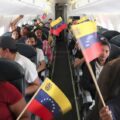 Arriba a Venezuela avión con más de 311 migrantes: Son recibidos por Diosdado Cabello