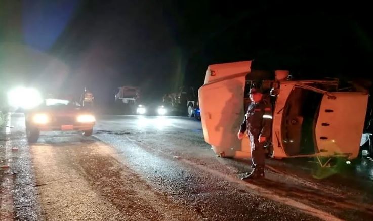 Se volcó camión cisterna con 12 mil 500 litros de leche en la carretera Lara-Zulia