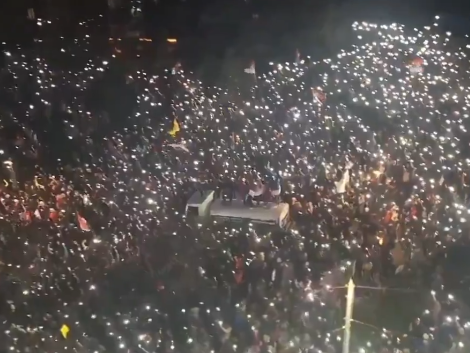 Cientos de estudiantes protestan en Estambul contra la detención de su alcalde y principal opositor de Erdogan