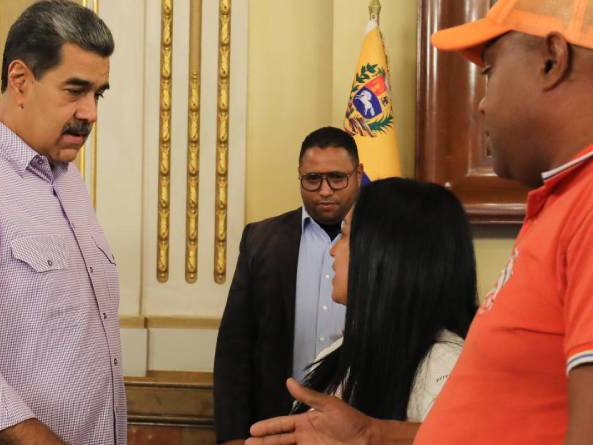 Nicolás Maduro recibió a familiares de migrantes detenidos en El Salvador