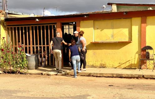 Asesinan a mujer frente a su casa en El Tigre