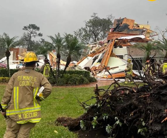 Tornado causó destrozos en Orlando, EEUU