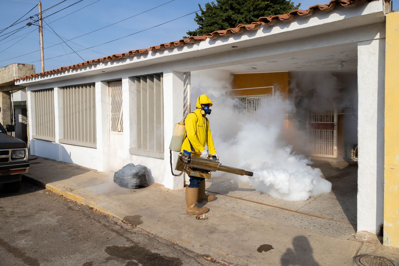 Alcaldía beneficia a mil 150 personas con jornadas de fumigación en Cristo de Aranza