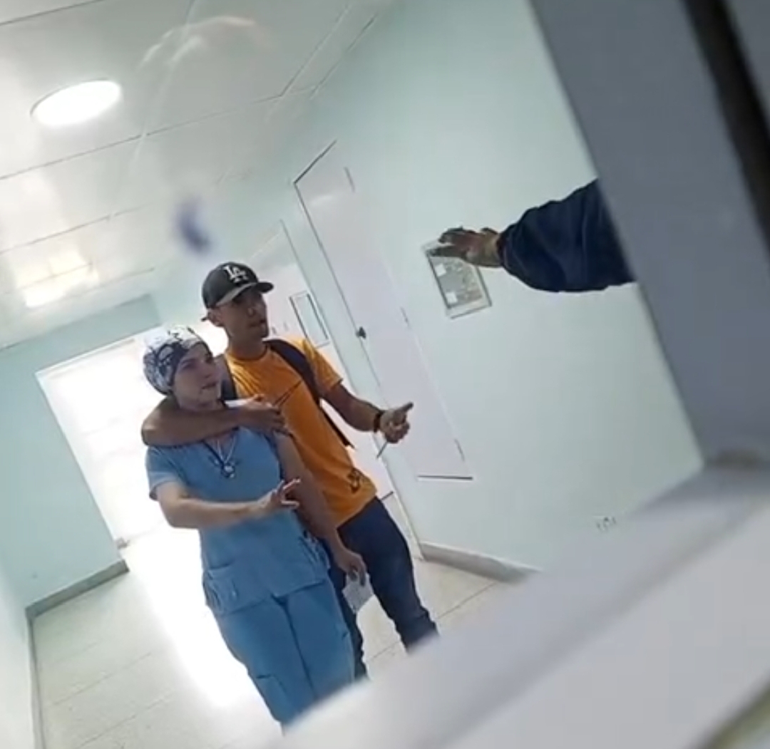 Joven amenazó y tomó de rehén a médico del Hospital de Maracay tras sentirse desatendido