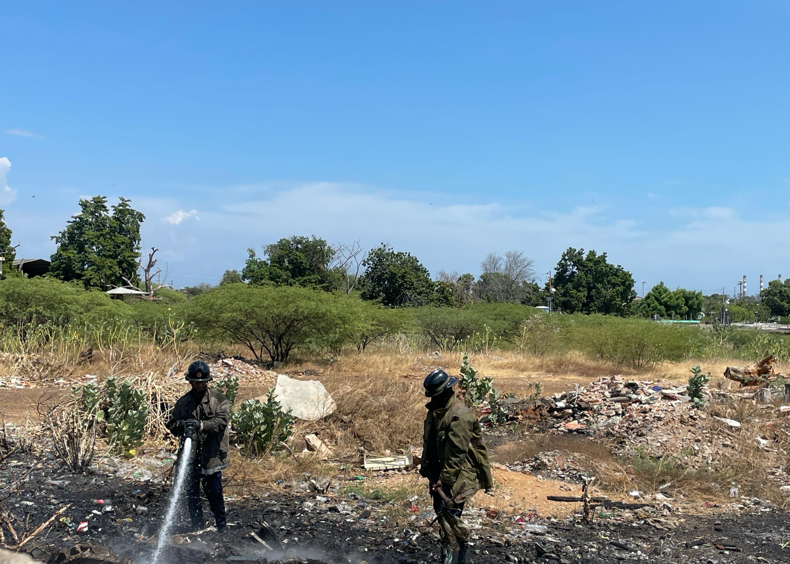 Incendio en terreno abandonado en Haticos por Arriba