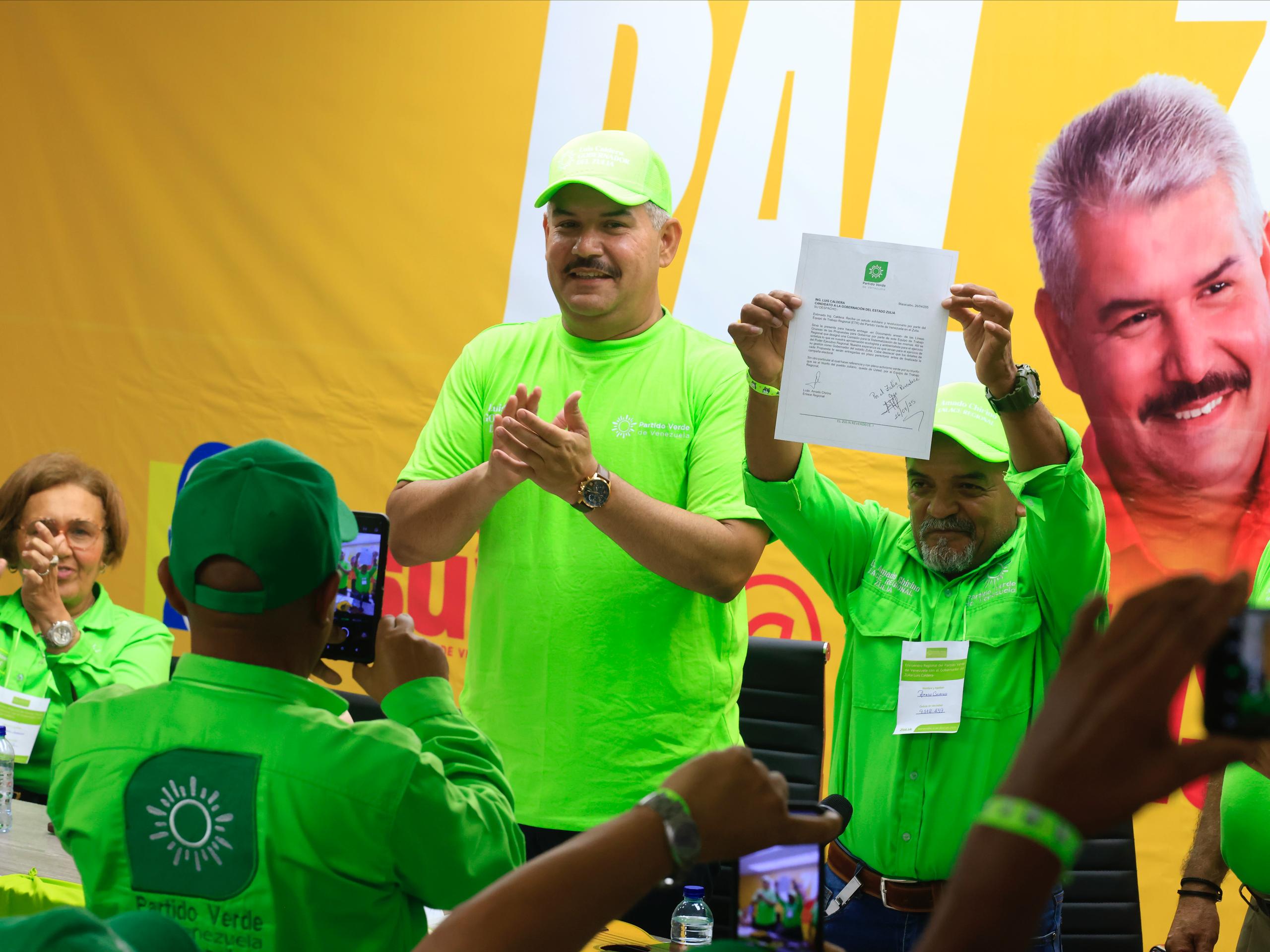 Ecomilitantes entregaron Plan Chuquisaca zuliano a Luis Caldera