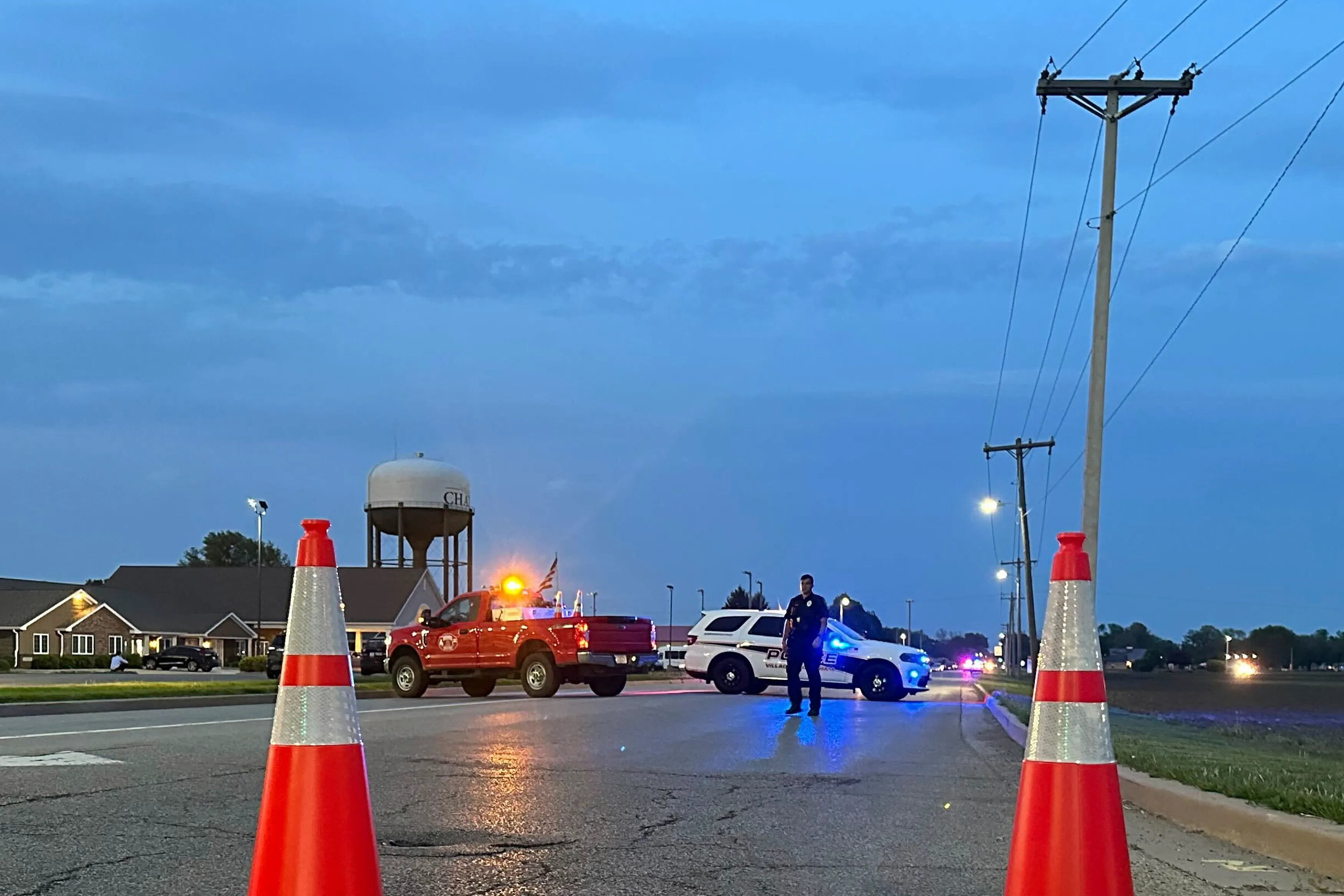 Mujer estrella su vehículo contra centro infantil en Illinois y mata a tres niñas de 7 y 8 años y un joven de 18
