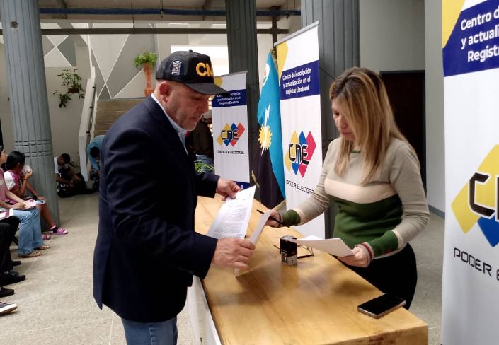 Contralor Municipal solicita ante el CNE impugnar candidato en la lista de UNT