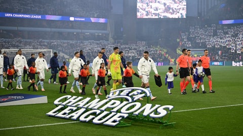 ¡Insólito! Colocaron el himno de la Europa League en la Champions League