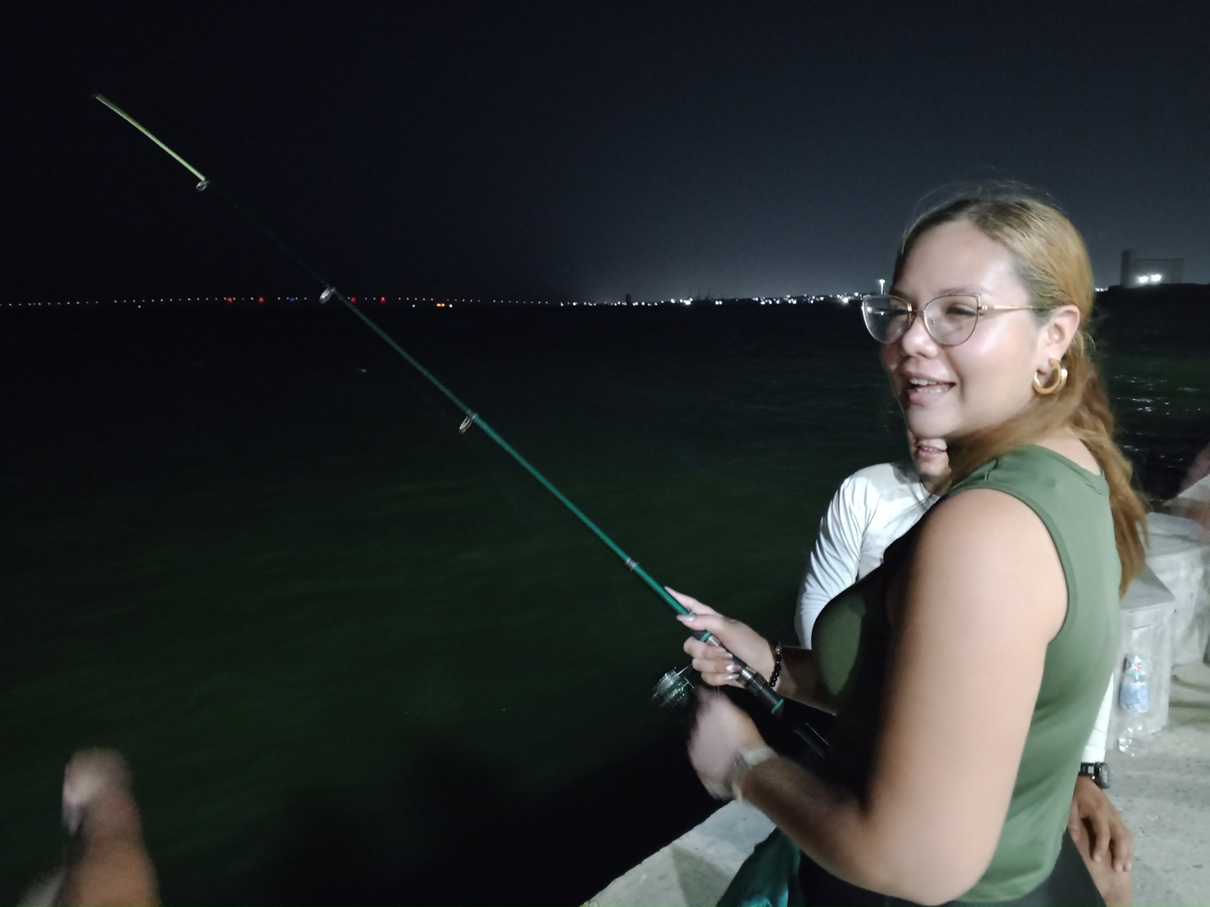 PESCA EN EL LAGO: Fuente de sustento y diversión