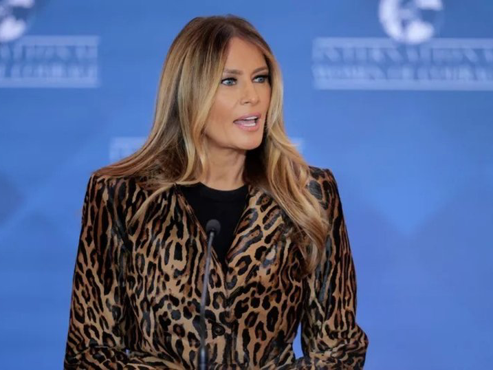 Melania Trump deslumbra con diseño venezolano en ceremonia de premios