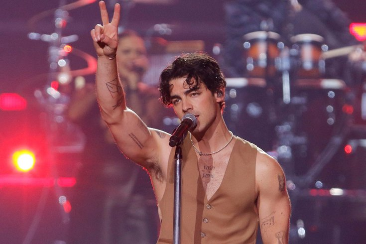 Joe Jonas visita una panadería venezolana en Miami