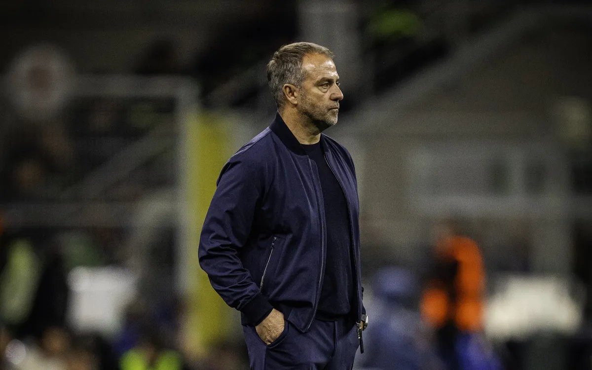 Hansi Flick seguiría como entrenador del Barcelona hasta 2027