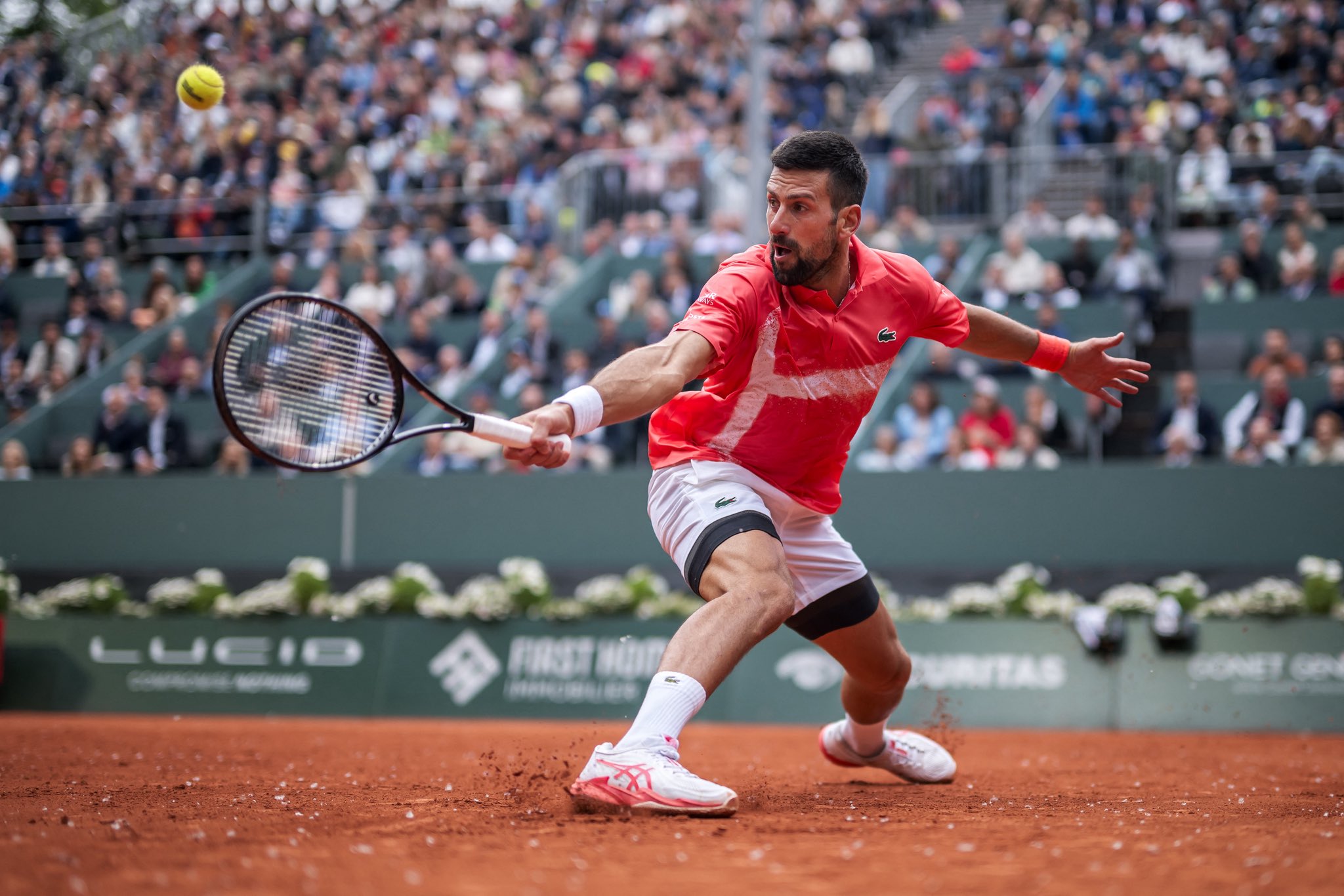Djokovic logra su primera victoria en arcilla este año
