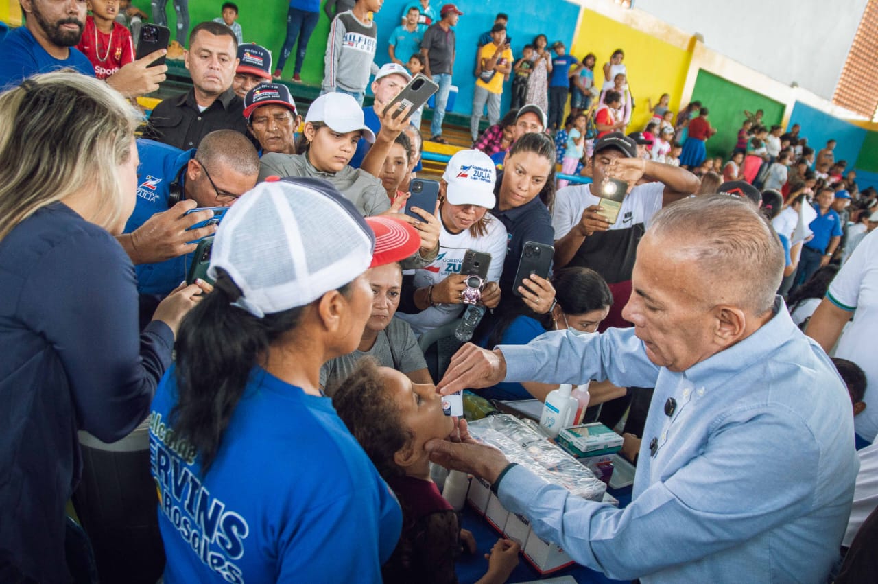 Gobernador Rosales lleva jornadas de salud a Francisco Javier Pulgar y Sucre en su gira por el sur del Lago