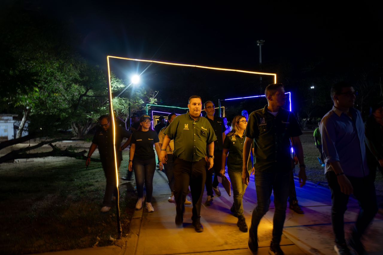 Parque Vereda del Lago estrena una caminería con 100 arcos de luces LED en la entrada sur