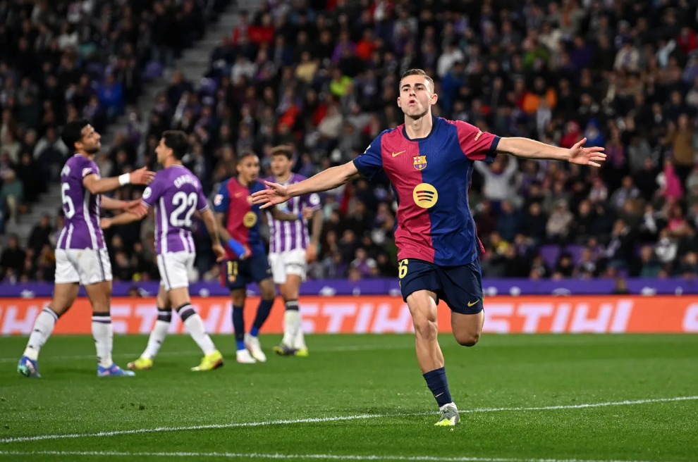 El Barcelona remontó ante el Real Valladolid y siguen como lideres