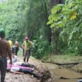 Mueren cuatro médicos y el conductor de una camioneta al caer a una zanja en una zona rural de Dibulla, Colombia