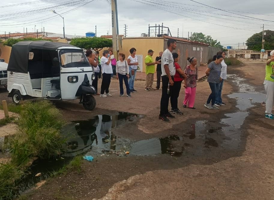Brote de aguas negras afecta a más de 12 familias en la Urb. San Rafael de Maracaibo