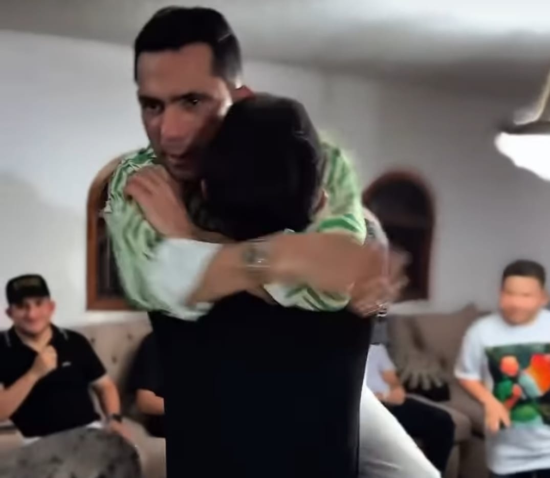 En familia y de lo lindo celebró Iván Zuleta tras ser galardonado como ‘Rey del Vallenato’