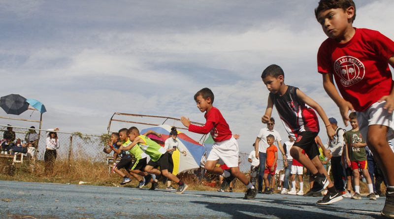 Realizan primer festival de baloncesto, voleibol y atletismo en el barrio San Luis