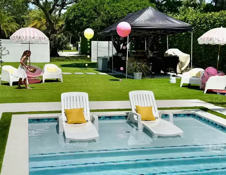 La ‘pool party’ de Adamari López donde celebró sus 54
