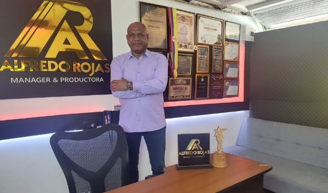 Alfredo Rojas celebra 45 años de carrera artística en Medellín