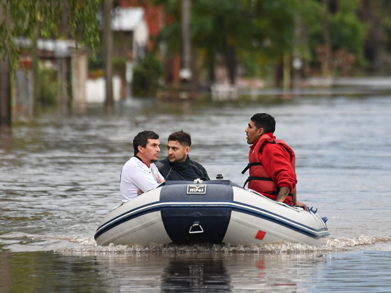 Lluvias dejan más de dos mil evacuados en varias provincias de Argentina