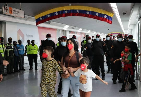 Arriba al país otro vuelo con 315 deportados provenientes de México