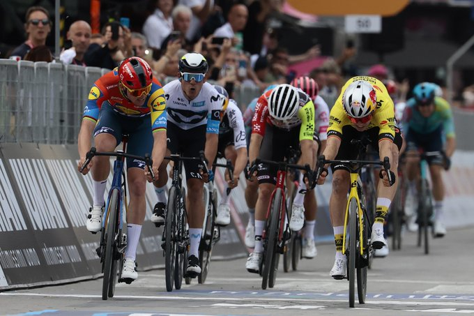 El venezolano Orluis Aular inició con buen pie el Giro de Italia 2025