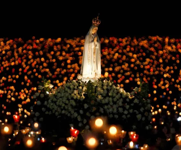 Cerca de 270 mil fieles participaron en la Procesión de las Velas para honrar a la Virgen de Fátima
