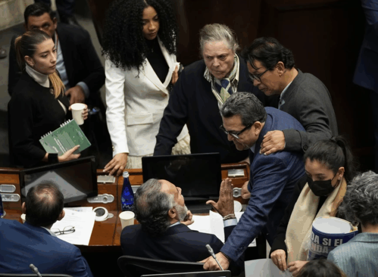 ️Senado colombiano rechaza la consulta popular de Petro