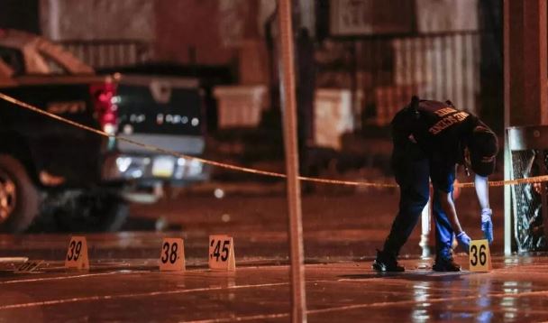 Al menos un muerto y 14 heridos en tiroteo en una fiesta familiar en Houston, según la policía
