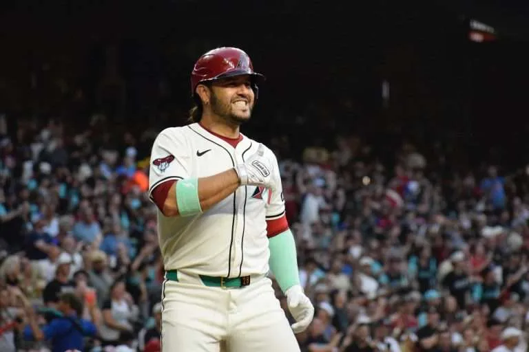 Eugenio Suárez conectó cuadrangular e igualó a Bob Abreu