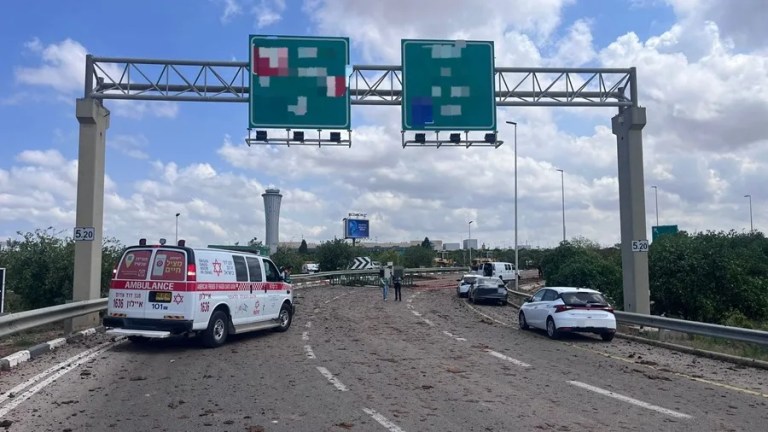 Israel ataca el puerto yemení de Al Hudeida en respuesta a misil del aeropuerto Tel Aviv