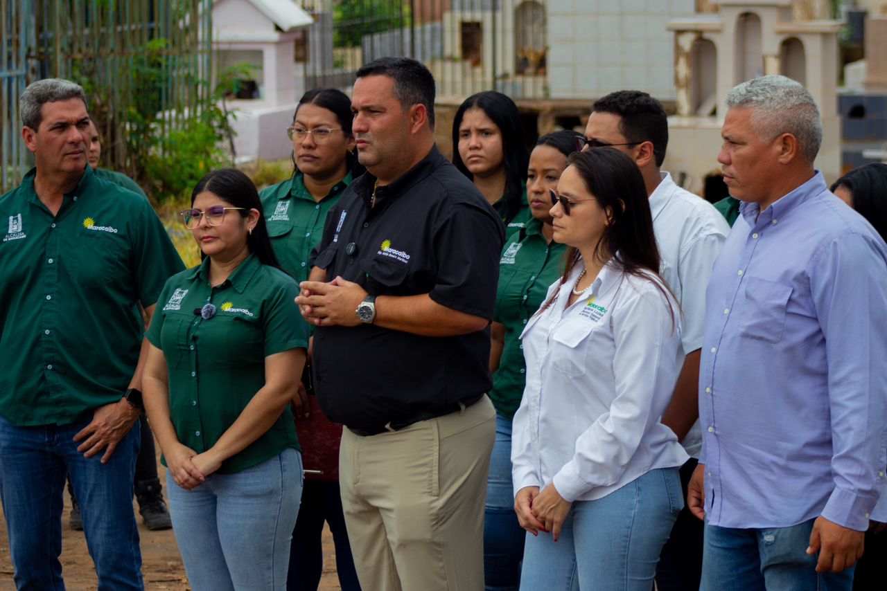 Alcaldía de Maracaibo alcanza desmalezamiento total de los cementerios municipales en víspera del Día de las Madres