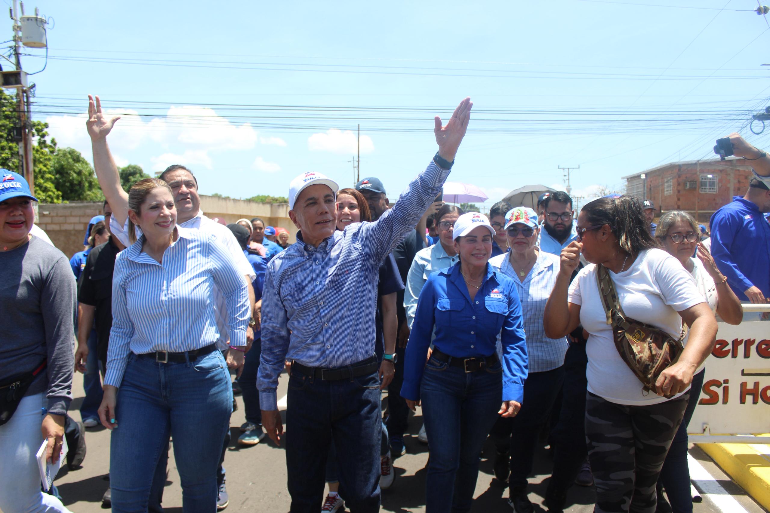 Gobernador Rosales inauguró vialidad en Haticos II y desplegó programas sociales en el Zulia