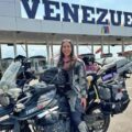 La travesía de una joven motociclista argentina y su perrita: conocieron Venezuela y viajan hacia Alaska