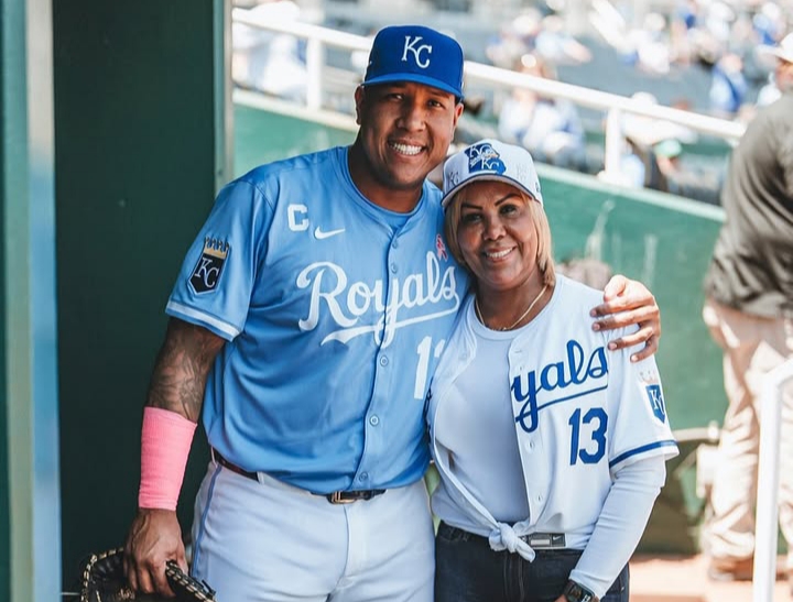 Salvador Pérez recibió el primer lanzamiento de su madre antes del encuentro de Reales de Kansas City